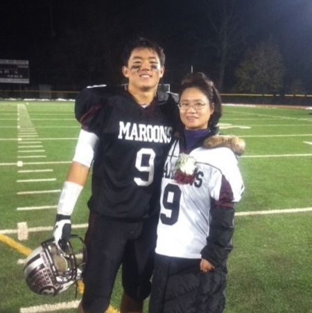 Younghoe Koo poses a picture with his mom.